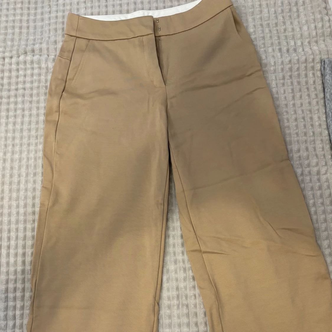 Beige kostymbyxor från Esprit - 2