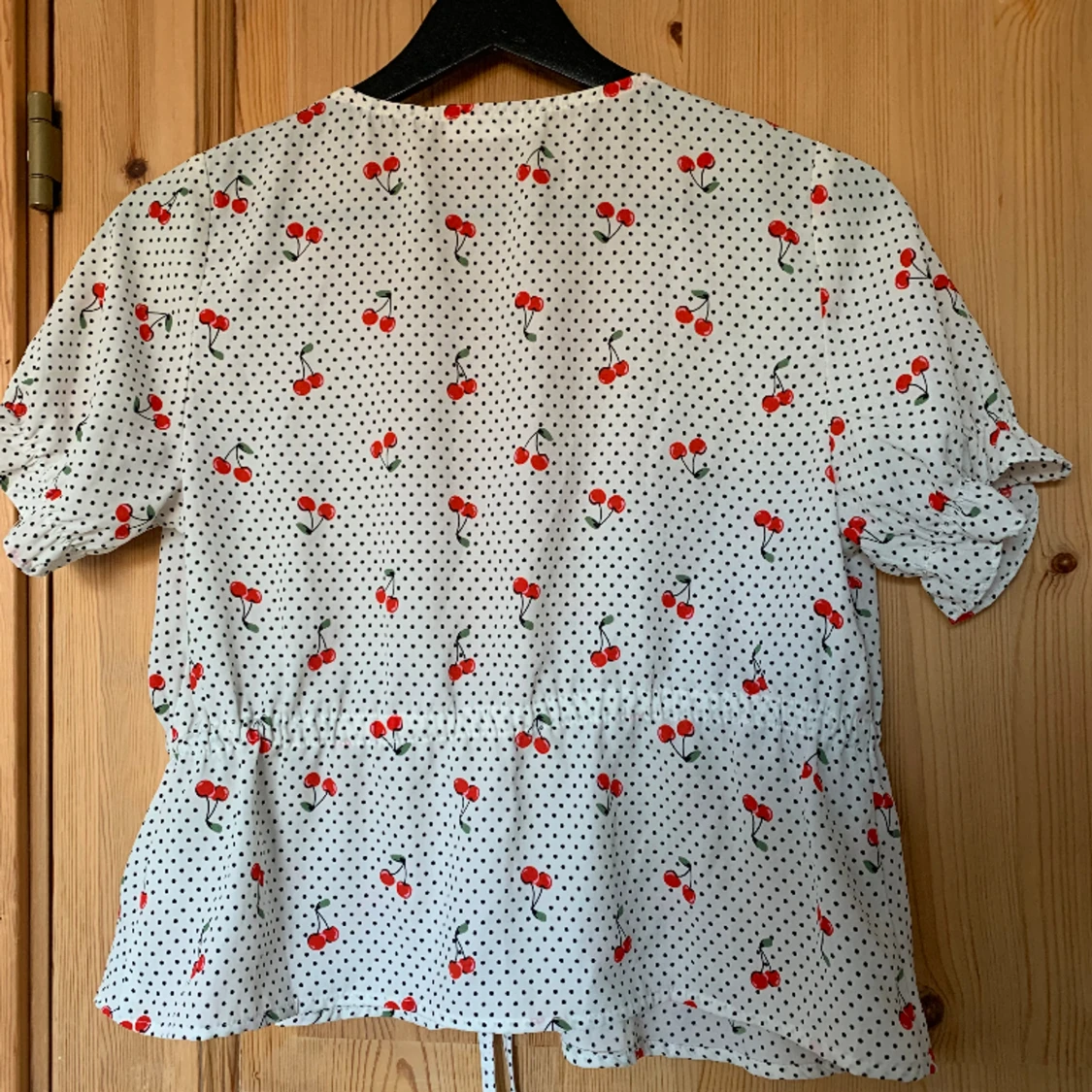Söt blus med körsbär - 2