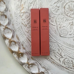 tämja björk fly-away  - säljer helt ny tämja björk, orörd, kvar i förpackningen!! har själv två stycken o jag ÄLSKAR de! super för att fixa ögonbrynen eller få bort babyhår, fly-aways, fixa slickback, osv!! köpt för 240kr 🫶🏼🫶🏼🫶🏼