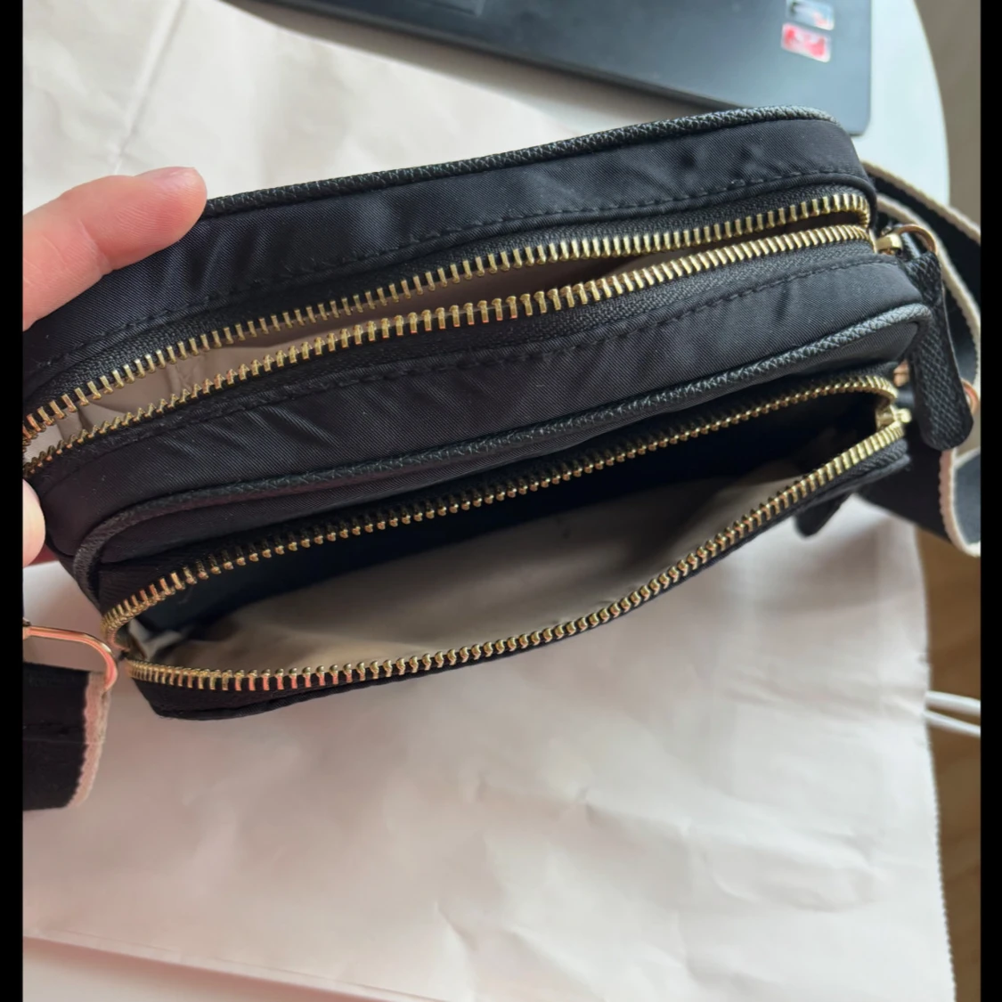 Svart axelväska - 1