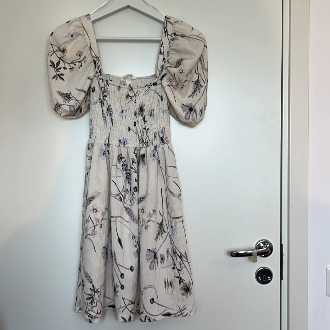 Blommig kortklänning från H&M XS
