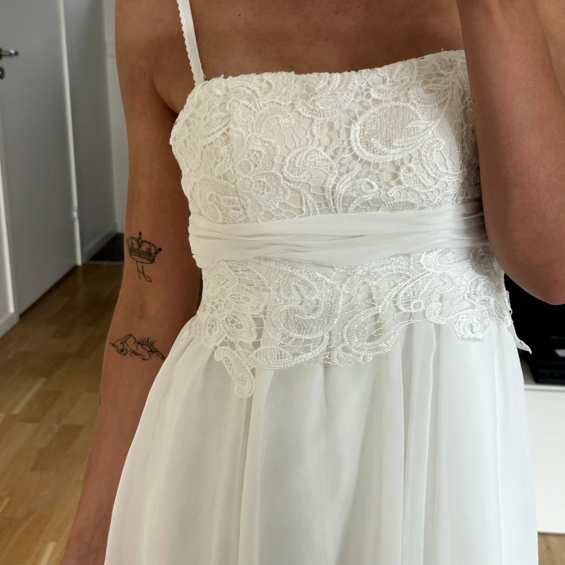 Vit spetsklänning från Oneness - 1