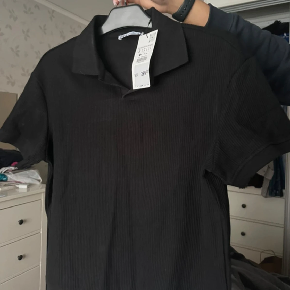 Svart ribbad pikétröja