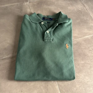 Ralph Lauren pike GE PRISFÖRSLAG  - Skick: 8/10 | Storlek: XS | Passar S | Passar perfekt för dig som är 170-180 | Nypris: 1500 | Mitt pris: Ge prisförslag | Hör av er vid frågor. 