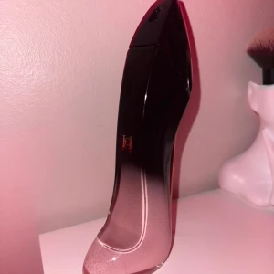 GOOD GIRL BLUSH ELIXIR 50ml🌸 - Köpte den för 1402 och säljs 800kr för det finns fortfarande väldigt mycket parfym inuti 🌸