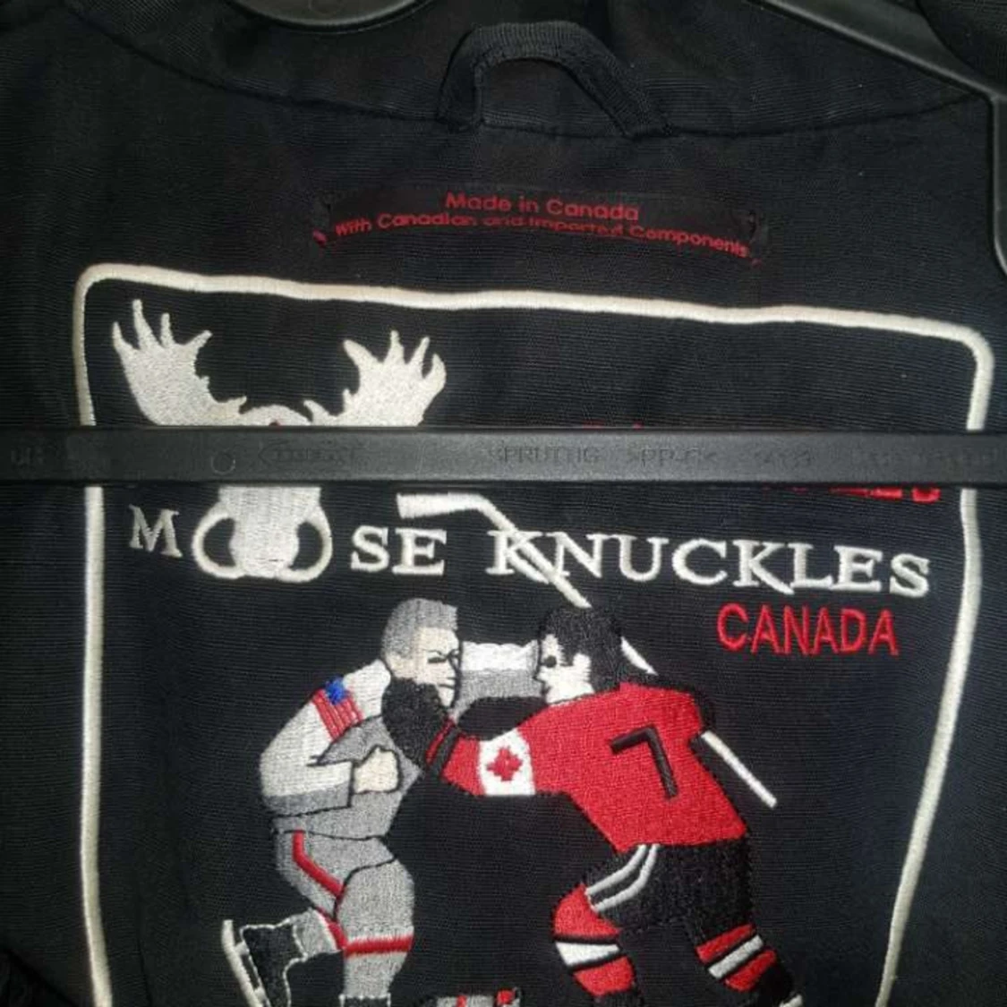 Svart parkas från Moose Knuckles  - 3