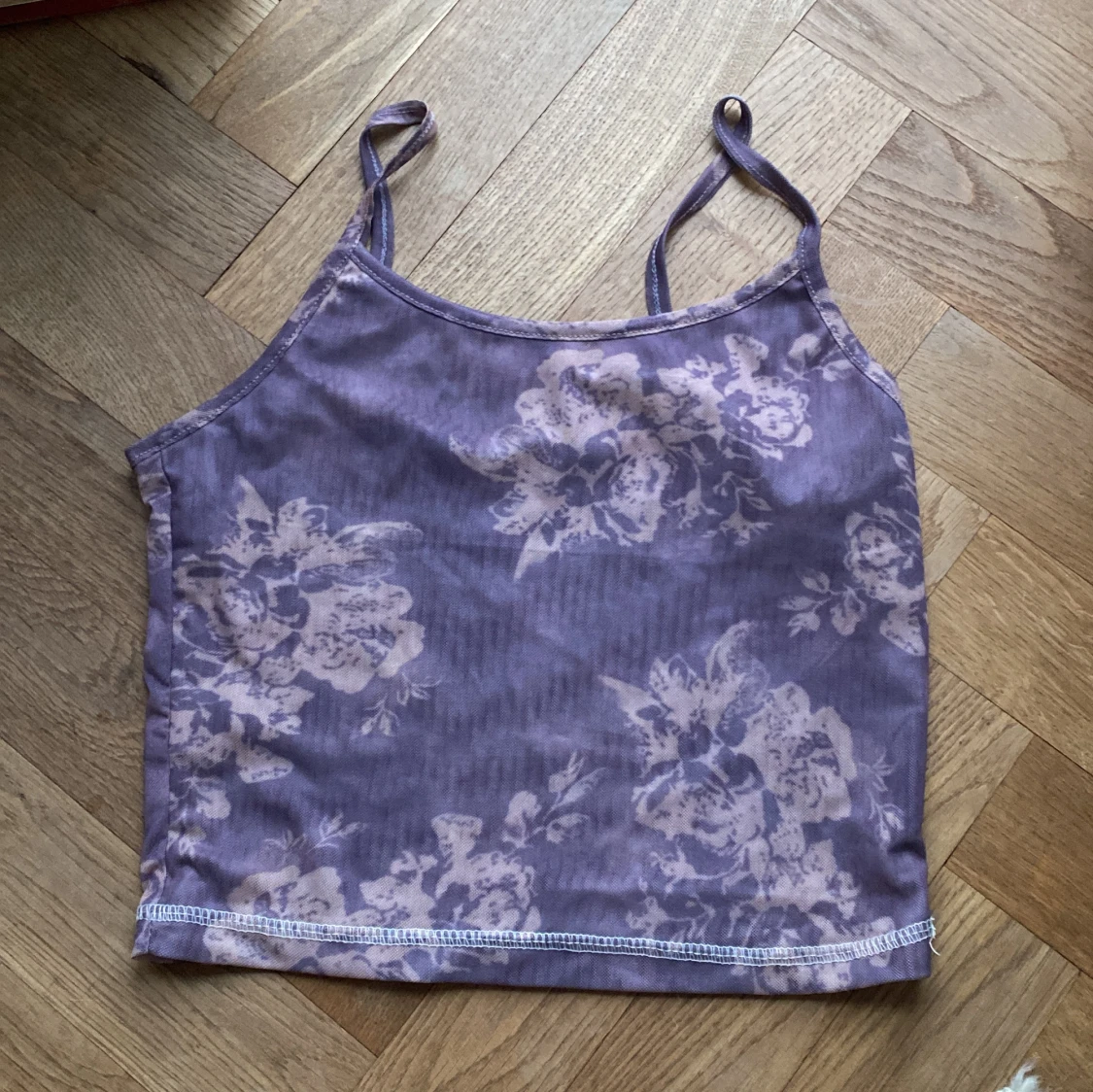 Lila mesh blommig linnetopp