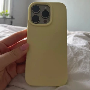 Trendigt mobilskal IPhone 16 PRO - Råkade köpa dubbelt - nytt och oanvänt. Lämna ett bud!