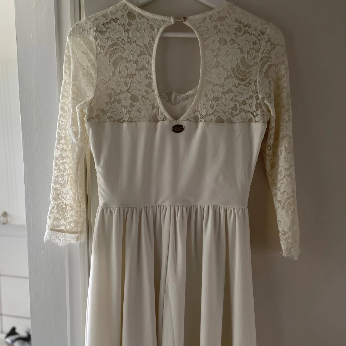 Vit spetsklänning med trekvartsärm - 2