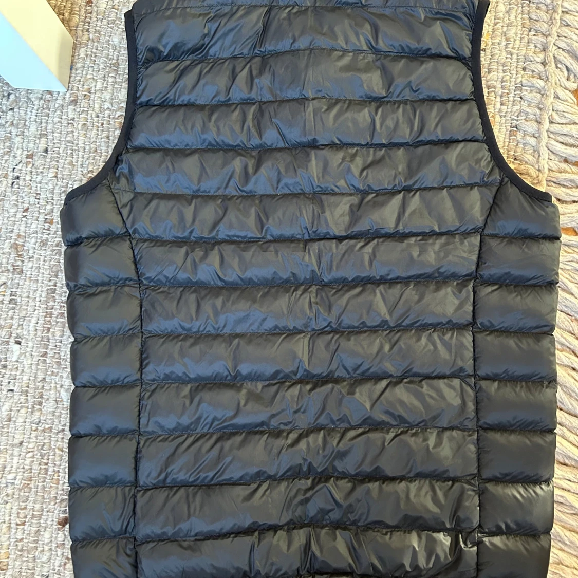 Svart dunväst med dragkedja - 1