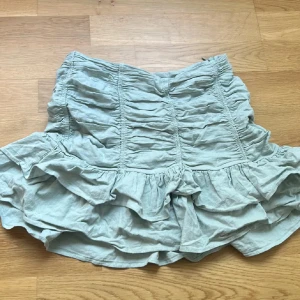 Kjol 💕💕 - Såå fin💖lite sönder vid dragkedjan, skriv vid bild 