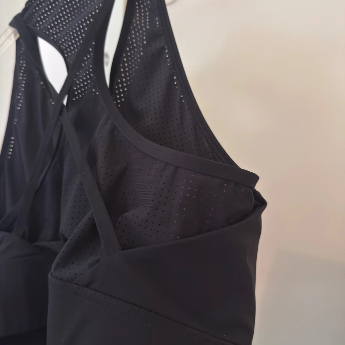 Svart sportig linnetopp med dragkedja - 2