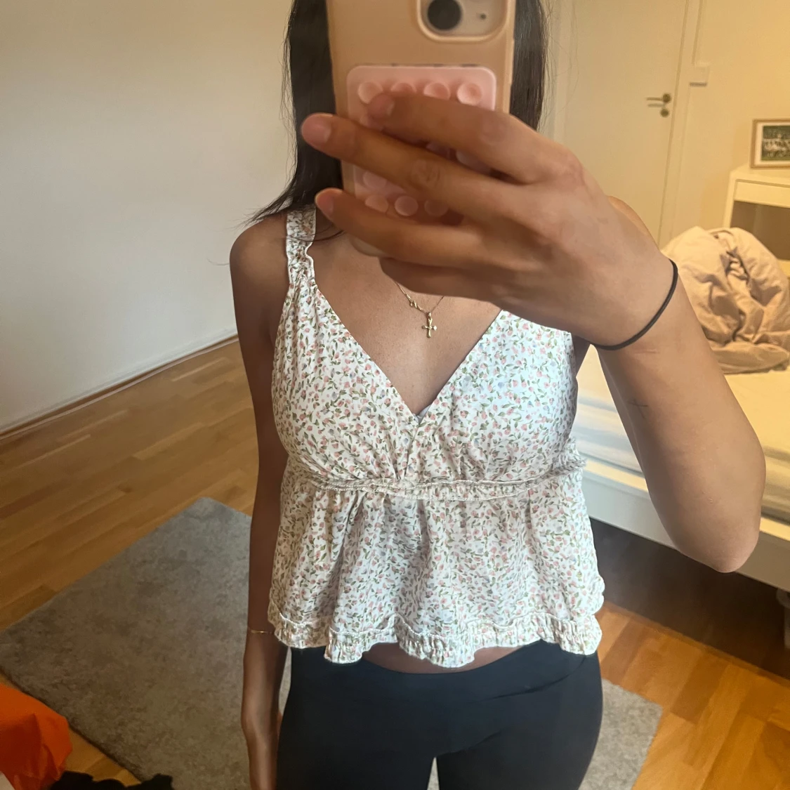 Blommig volangtop med v-ringning - 2