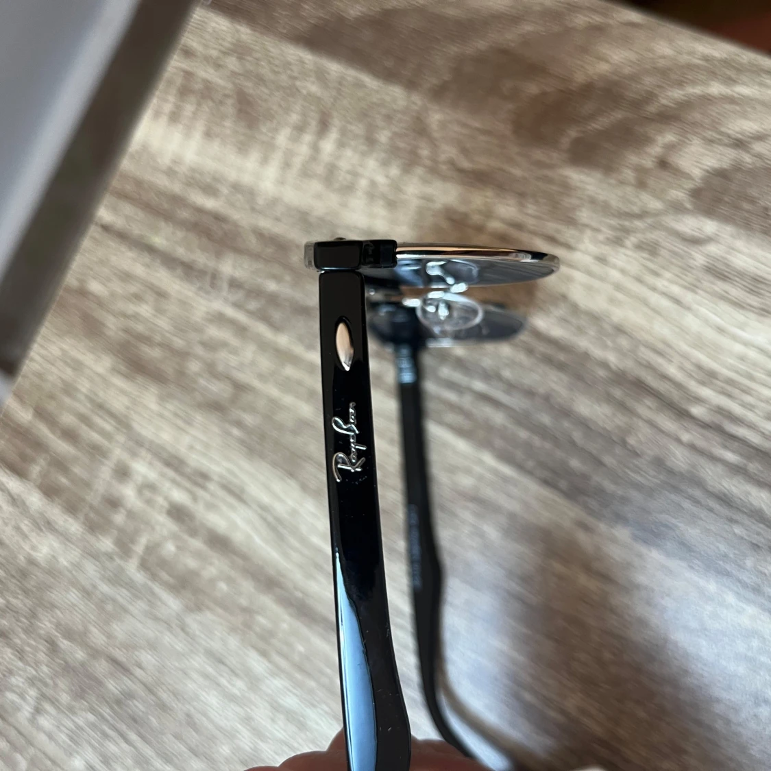 Svarta solglasögon  - 2