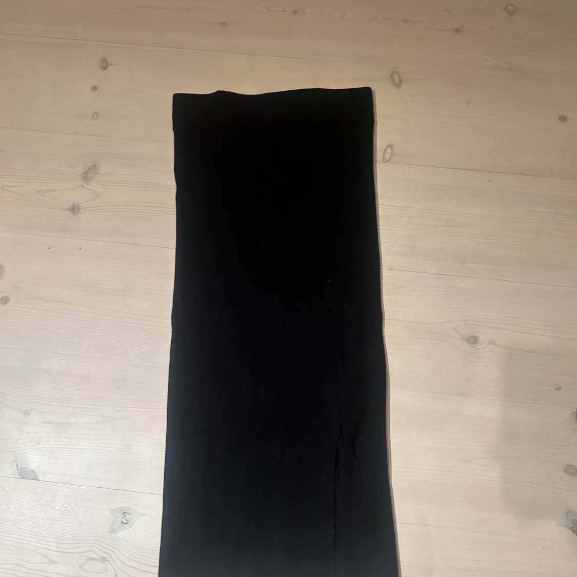 Svart långkjol i stretchigt tyg