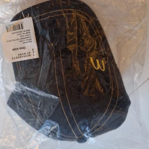 Svart mcdonalds keps  - Helt ny, oöppnad mc Donalds keps. Gul mcdonalds logga. Justerbar där bak. 