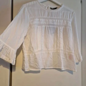 Blus - Så söt och somrig blus som inte kommer till användning mer💕