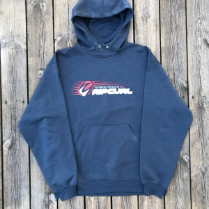 2000s vintage ripcurl hoodie - Inga defekter typ 50 50 mix skulle jag gissa passar oversize m