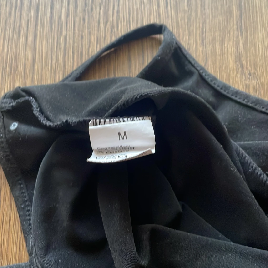 Svart croppad linnetopp - 2