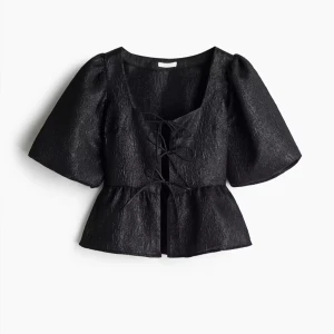 Glitter topp - Säljer denna snygga glitter topp💕endast använt en gång. Säljer den på grund av att den är för liten