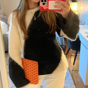 Stickad tröja - Slutsåld stickad tröja från other & stories. Köptes för 1800kr🩷