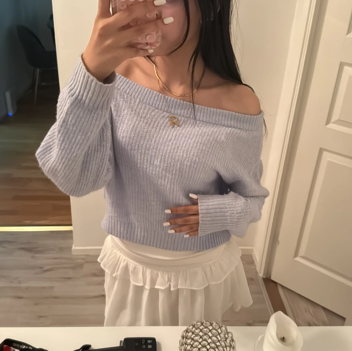 Ljuslila offshoulder stickad tröja från Divided