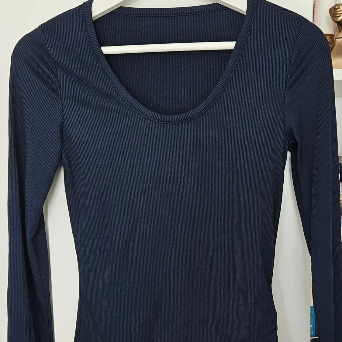 Mörkblå ribbad långärmad topp