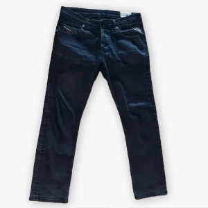 Svarta Vintage Diesel Jeans - Ett par svarta Diesel Jeans med W33 & L34 (skulle säga L32)