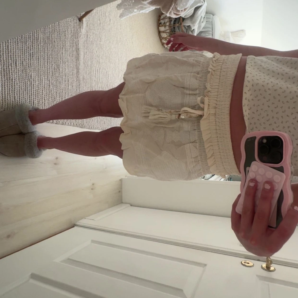 Beige volangshorts med snörning - 1