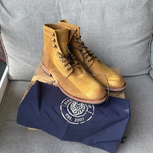 Sneaky steve  - Helt nya sneaky Steve kängor i storlek 43