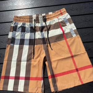 Burberry shorts  - Helt oanvända men för små för mig, skulle säga den passar M