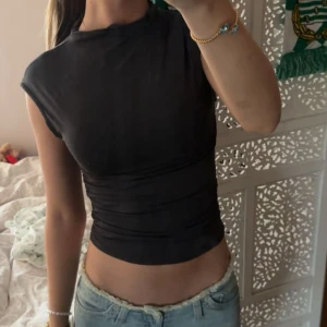 Snygg tröja - Snygg mörkmörk grå tröja!! Jätte bra skick!!