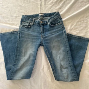Bootcut jeans - Snygga lowwaist bootcut jeans från Gina tricot! Pris kan självklart diskuteras ❤️