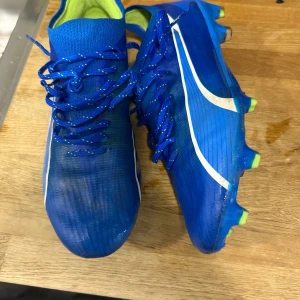Fotbollsskor Puma - Använda 1 träning då jag slutat på fotboll. Jättebra skick syns inte att de är använda 