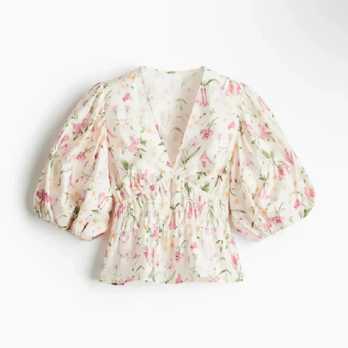 Blommig blus med puffärmar