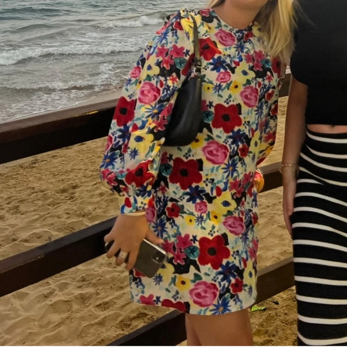 Blommig långärmad klänning från NA-KD - 3