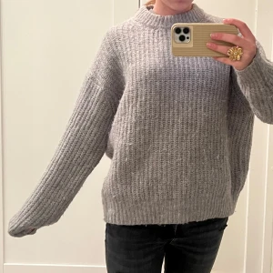 Grå stickad tröja - Mysig grå stickad tröja😇😇