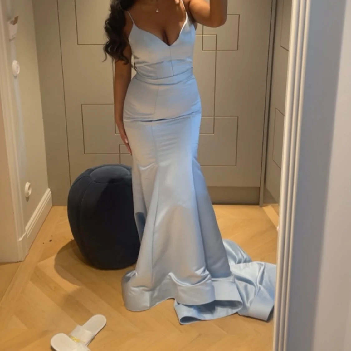 Bröllopsklänning- Ljusblå långklänning med v-ringning