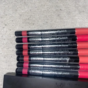 Läppennor från IsaDora - Säljer flera läppennor från IsaDora i olika nyanser som Vintage Pink och Fuchsia. Perfekta för att definiera och forma läpparna med en krämig och hållbar formula. 1 för 30 eller alla för 180