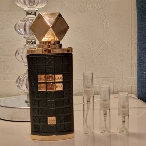 Lattafa Mashrabya Sample - Säljer samples/splittrar på Lattafa Mashrabya . pris per ml : 15kr. Frakt : 22kr.