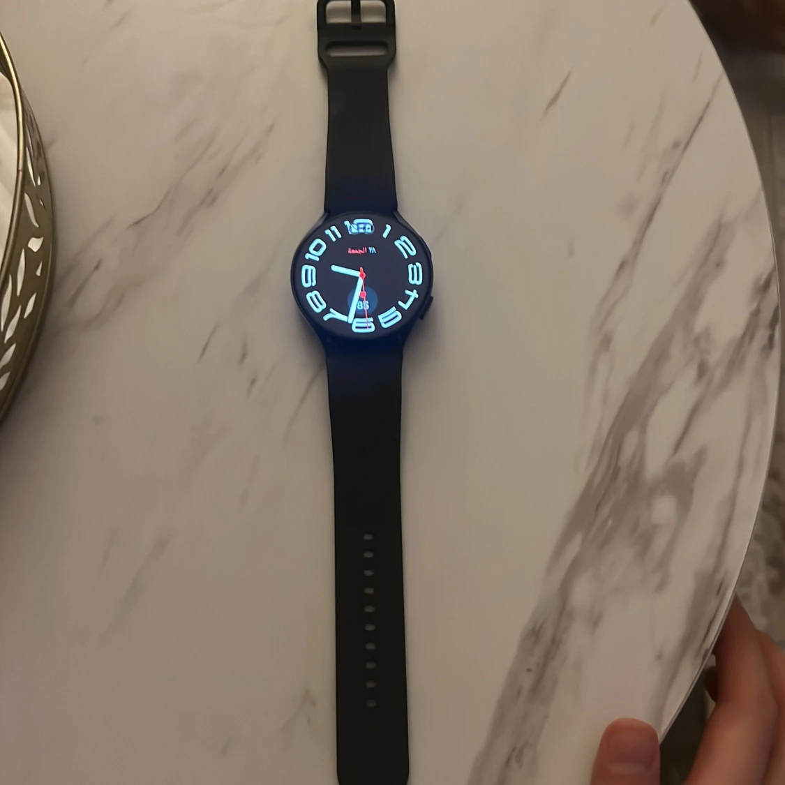 Svart smartklocka med digital urtavla - 1