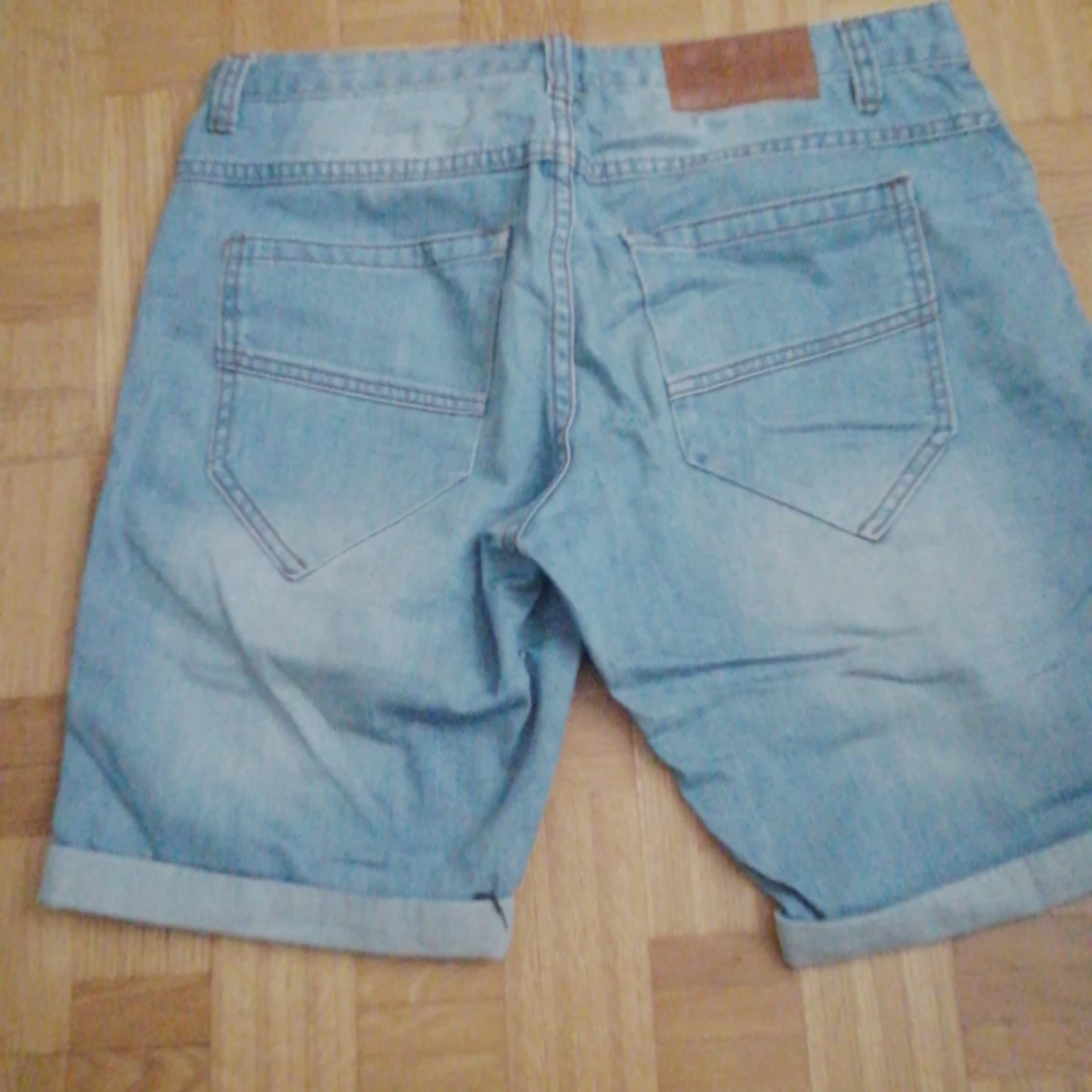 Ljusblå jeansshorts - 1