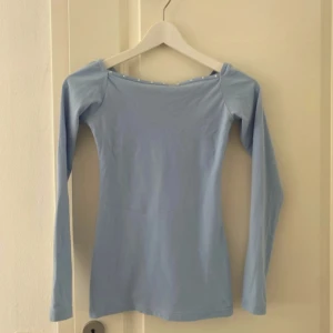 Ljusblå karisma tita topp - En karisma tita topp för konståkning. Aldrig använd och är i perfekt skick! Köpt för 1200kr!🩷 adult xs 
