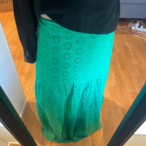 Grön lång kjol - Jätte fin till sommaren, passar storlek xs-m
