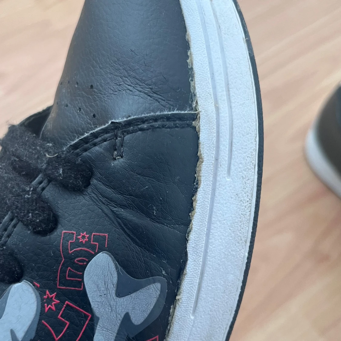 DC sneakers med dödskallemönster - 3