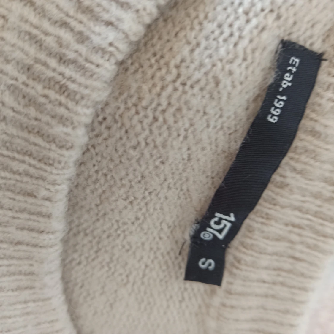 Beige stickad tröja från Lager 157 - 2