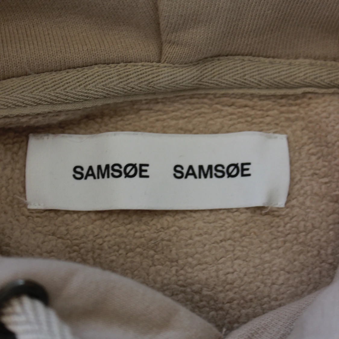Beige hoodie från Samsøe Samsøe - 3