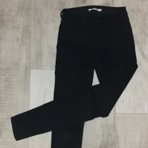Levi's jeans - Jeans från Levis, 710. Superskinny 24x 30