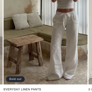 Linnebyxor från Alobha, S - Snygga vita linnebyxor från Alobha i helt nytt skick. Fick nyss hem byxorna och testade dem men dem är för små tyvärr. Skulle kunna tänka mig byta med någon som har ett nytt par/ bra skick i storlek M!! Byxorna är även helt slutsålda på hemsidan!!