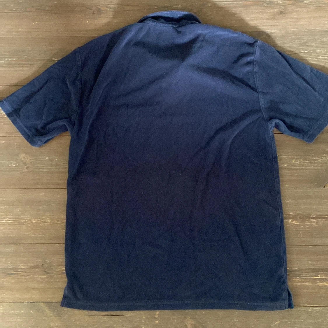 Mörkblå kortärmad t-shirt med krage - 1